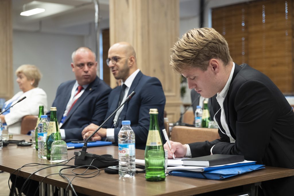 20. August 2018, Berlin, Wolfgang Ischinger, Vorsitzender der Münchner Sicherheitskonferenz in seinem Büro, Spiegelgespräch mit Britta Sandberg und Matthie von Rohr